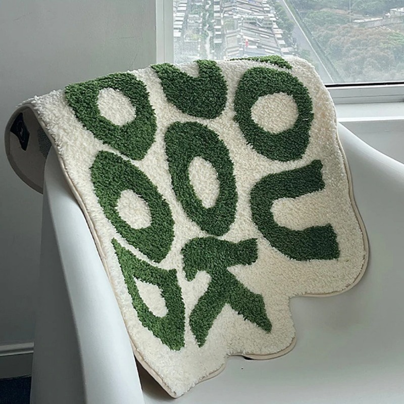 Tuftowany dywanik You Look Goo – Home Goods Bathroom Rugs recenzja i cena